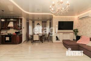 Дом 200м&sup2;, 2-этажный, участок 11 сот.  