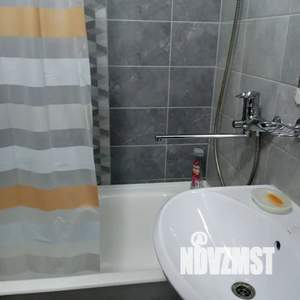 1-к квартира, посуточно, 39м2, 8/10 этаж