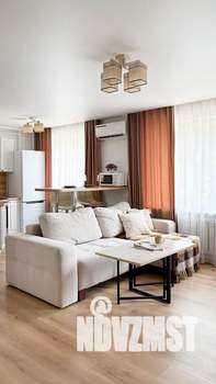 Студия квартира, посуточно, 40м2, 2/9 этаж