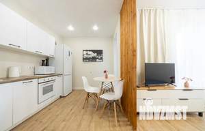 Студия квартира, посуточно, 34м2, 14/24 этаж