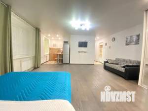 Студия квартира, посуточно, 42м2, 1/5 этаж