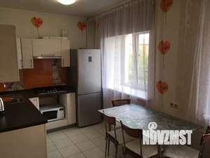 Студия квартира, посуточно, 42м2, 3/5 этаж