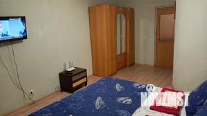 1-к квартира, посуточно, 42м2, 3/10 этаж
