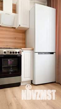 Студия квартира, посуточно, 40м2, 2/9 этаж