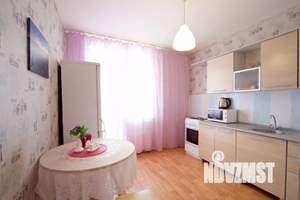 1-к квартира, посуточно, 42м2, 1/1 этаж