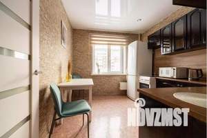 1-к квартира, посуточно, 38м2, 4/10 этаж