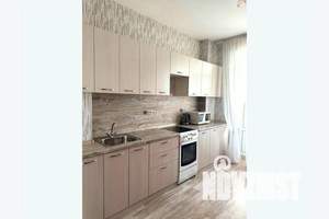 1-к квартира, посуточно, 40м2, 7/25 этаж