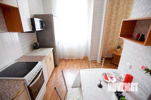 Студия квартира, посуточно, 40м2, 3/10 этаж