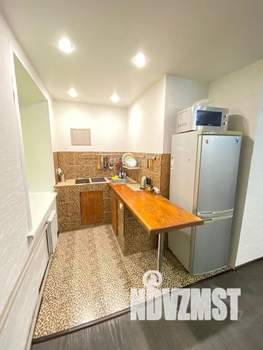 Студия квартира, посуточно, 42м2, 1/5 этаж