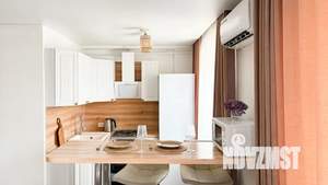 Студия квартира, посуточно, 40м2, 2/9 этаж