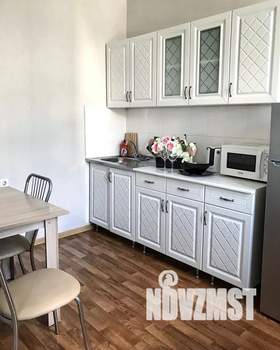 Студия квартира, посуточно, 40м2, 2/10 этаж