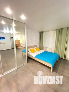 Студия квартира, посуточно, 42м2, 1/5 этаж