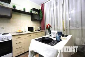 1-к квартира, посуточно, 42м2, 7/10 этаж