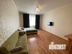 1-к квартира, посуточно, 42м2, 4/10 этаж
