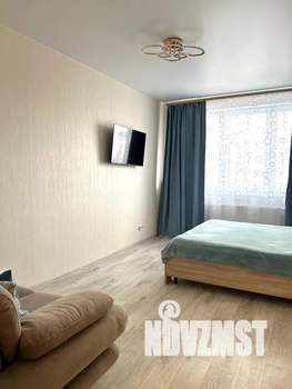 1-к квартира, посуточно, 35м2, 4/25 этаж