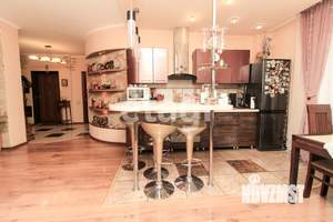 4-к квартира, вторичка, 102м2, 8/10 этаж