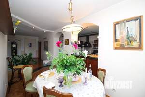 4-к квартира, вторичка, 145м2, 2/4 этаж