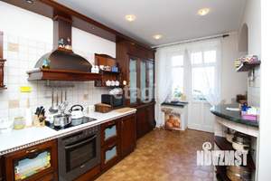 4-к квартира, вторичка, 145м2, 2/4 этаж