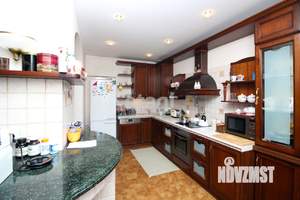 4-к квартира, вторичка, 145м2, 2/4 этаж